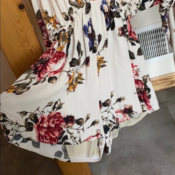 Flowery romper - Picture 3 of 5